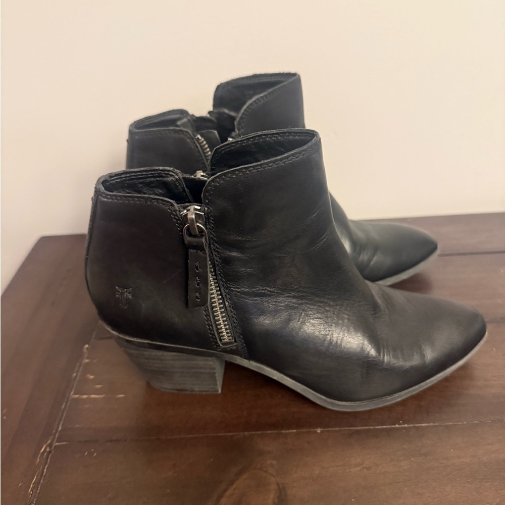 Frye Reina ankle booties